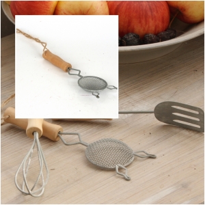 Dekorácia do kuchyne cedník 15cm