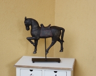 Dekorácie kôň na stojančeku 37cm - poškodené