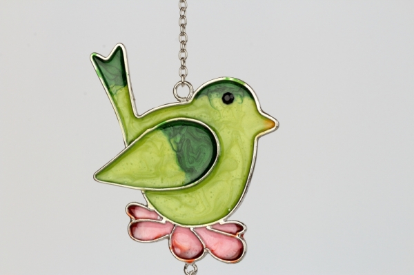 Dekorácia na chalupu záves vtáčik s kvetinou Tiffany zelená 21cm