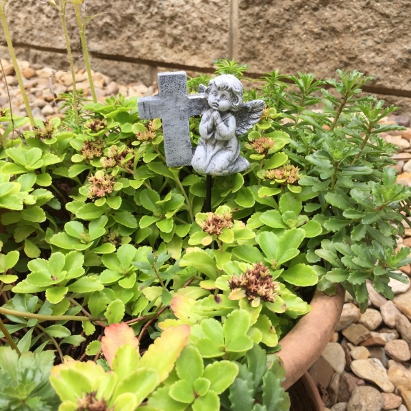 Dekorácia na hrob anjel s krížikom 16cm