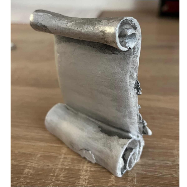Dekorácia na hrob – zvitok „Chýbaš nám“ s ružami 9 cm
