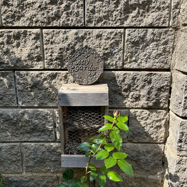 Dekorácia na stenu liatinová 18,5×20×0,5cm