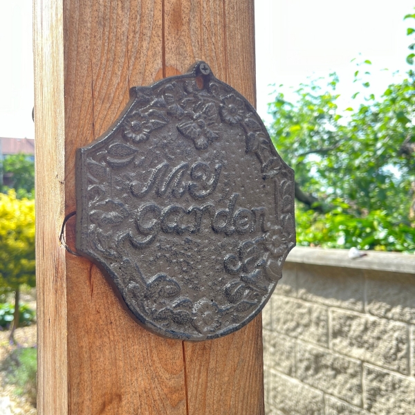 Dekorácia na stenu liatinová 18,5×20×0,5cm