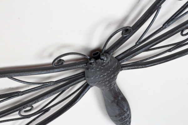 Dekorácia na stenu vážka kovová tmavá 49x34cm