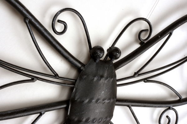 Dekorácia na stenu vážka tmavý kov 60cm