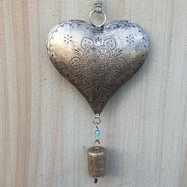 Dekorácia srdca so zvončekom 40cm