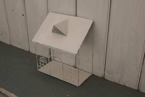 Dekoračné kovový domček 27x24x13cm