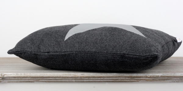 Dekoračné vankúš hviezda čierny 45x45cm