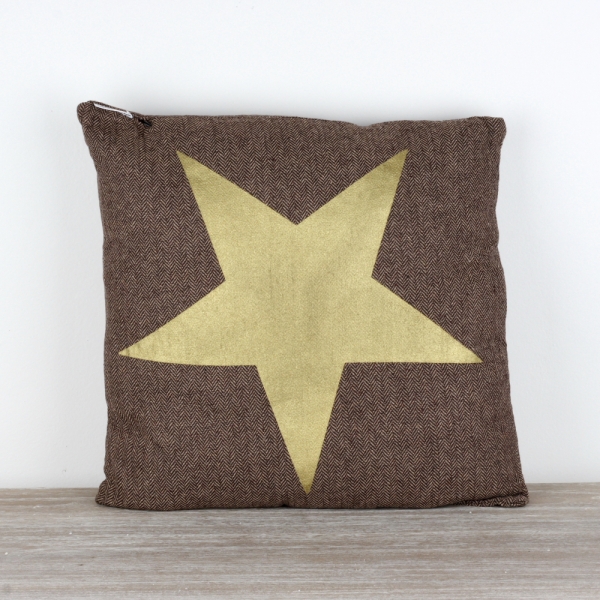 Dekoračné vankúš hviezda hnedý 45x45cm