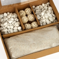 Dekoračná sada kamienkov a ratanu biela