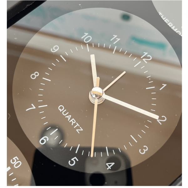 Dekoratívne interiérové ​​hodiny na stenu alebo stôl