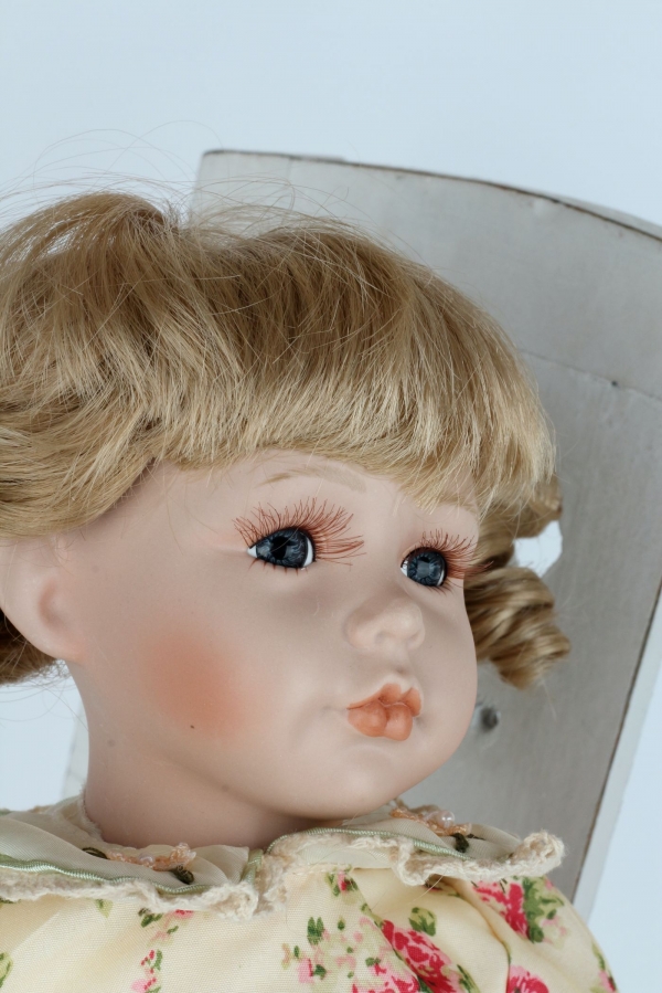 Dekoratívna porcelánová bábika Valerie 36cm