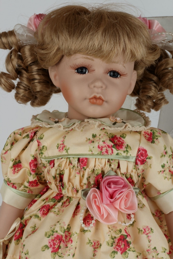 Dekoratívna porcelánová bábika Valerie 36cm