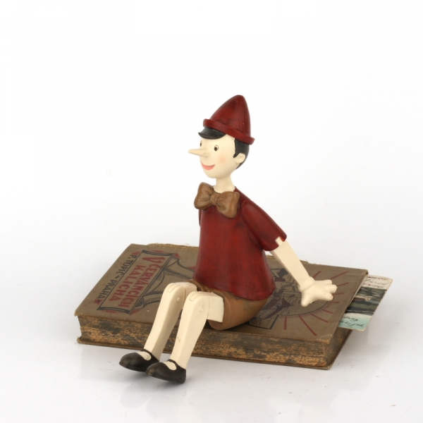 Dekoratívne soška sediaci Pinokio 15x11x14cm