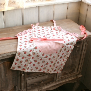Detská kuchynská zástera s ružami 48x56cm