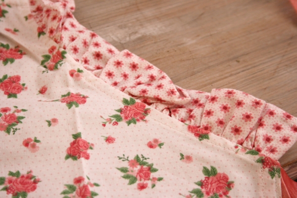 Detská kuchynská zástera s ružami 48x56cm