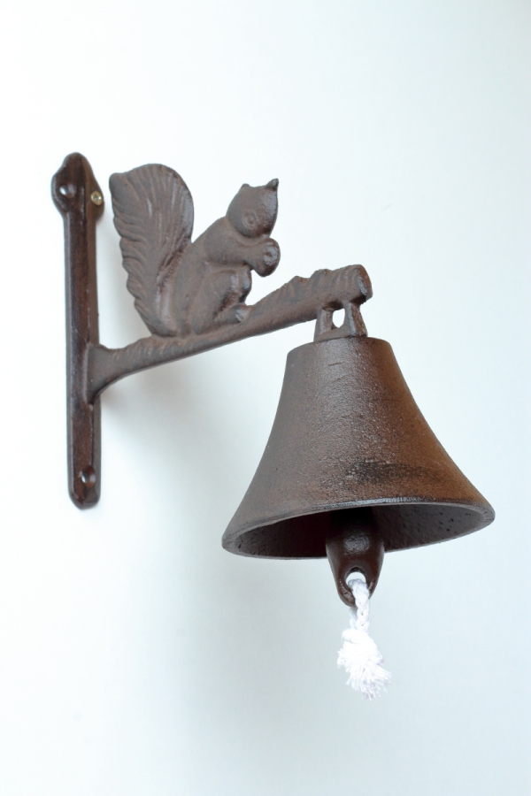 Domový zvonček liatina veverička 22x22cm