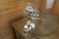 Dóza na limonádu s kohútikom Záhrada biely texte - objem 10 l