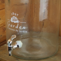 Dóza na limonádu s kohútikom Záhrada biely texte - objem 10 l