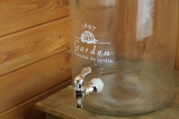 Dóza na limonádu s kohútikom Záhrada biely texte - objem 10 l