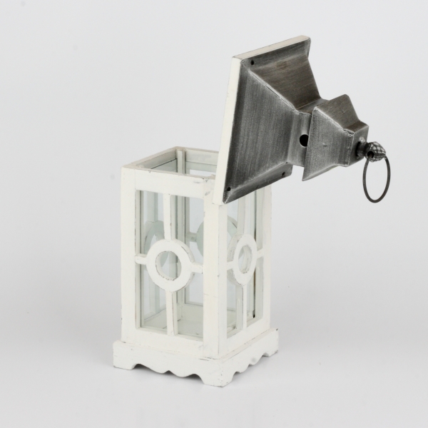 Drevená biela lucerna s kovovou strieškou 37cm