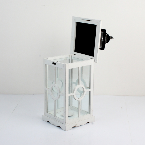 Drevená biela lucerna s kovovou strieškou 57cm