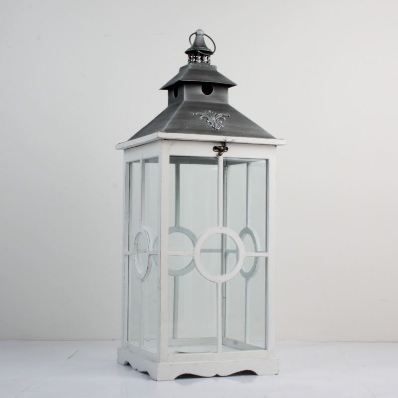 Drevená biela lucerna s kovovou strieškou 80cm