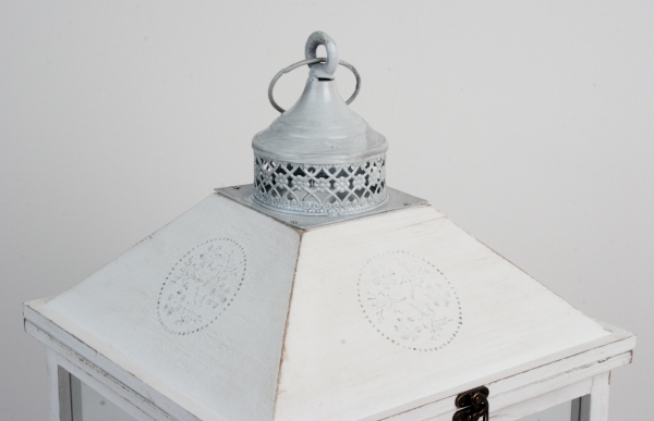 Drevená biela lampáš s patinou 65cm