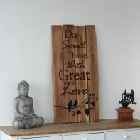 Drevená ceduľa Do small things with great love 81 cm