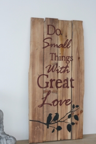 Drevená ceduľa Do small things with great love 81 cm