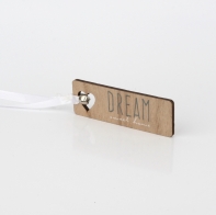 Drevená ceduľka s rolničkou DREAM 12x4cm