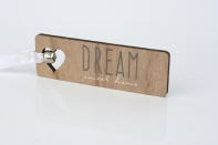 Drevená ceduľka s rolničkou DREAM 12x4cm