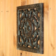 Drevená dekorácia na stenu - tmavé drevo 26x26cm