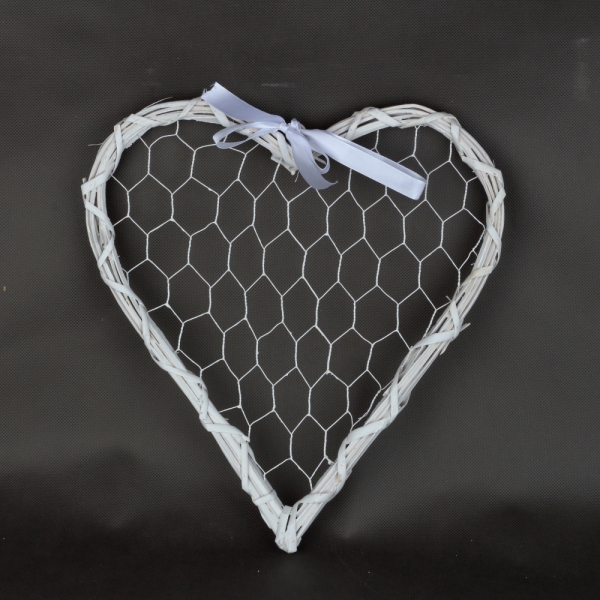 Drevená dekorácia / nástenka srdce biele 30x35×2cm 