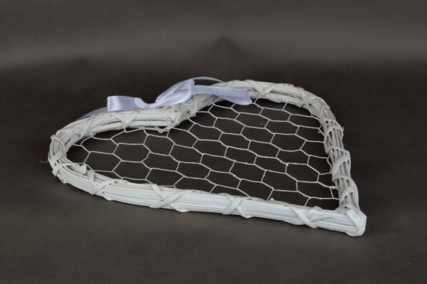 Drevená dekorácia / nástenka srdce biele 30x35×2cm 