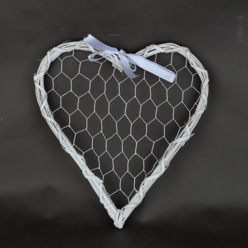 Drevená dekorácia / nástenka srdce biele 38×46×2cm