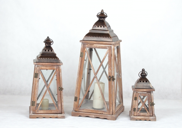 Drevená dekoračná lucerna stredná 24x24x60cm