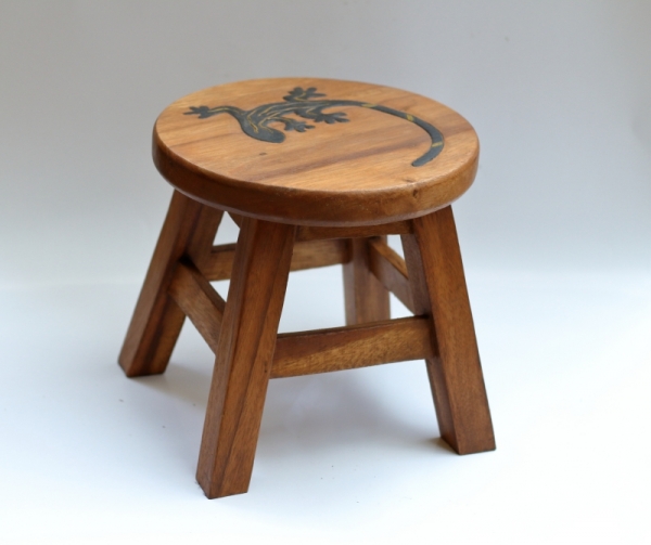 Drevená detská stolička jašterica