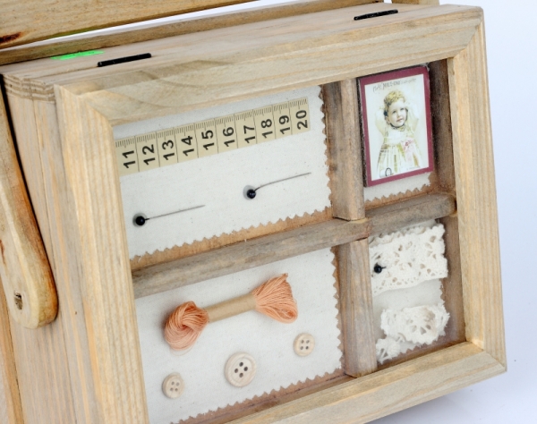 Drevená kazeta na šitie s držadlom