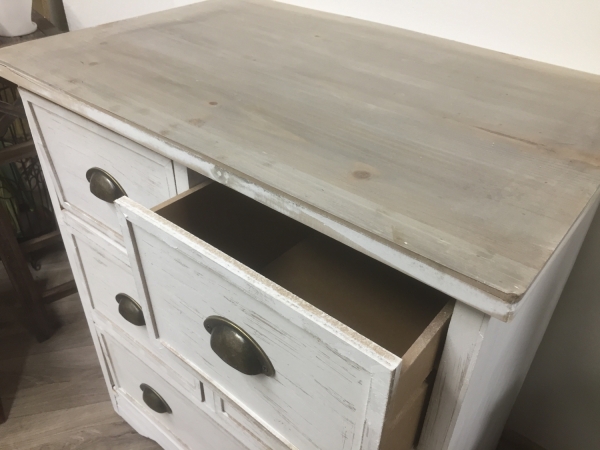 Drevená komoda 66,6x45x75cm