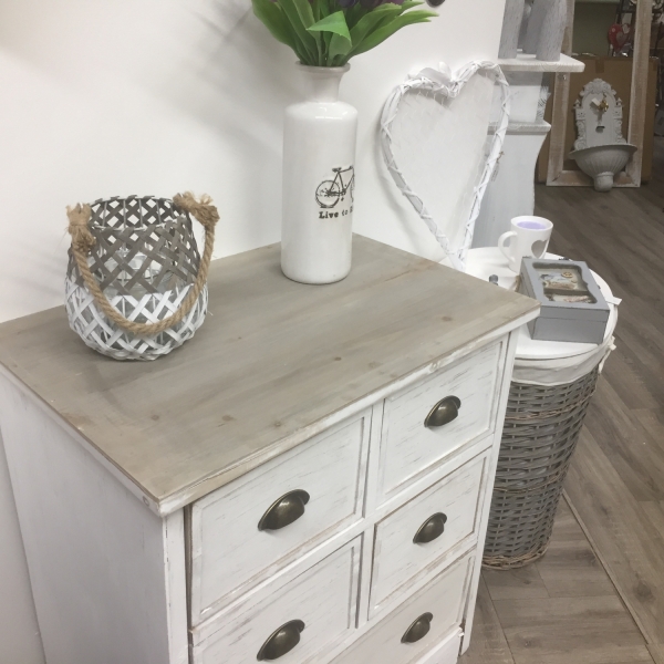 Drevená komoda 66,6x45x75cm