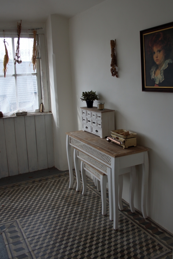 Drevená komoda na stolik biela