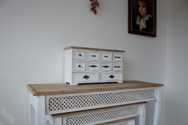 Drevená komoda na stolik biela