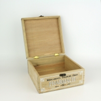 Drevená lekárnička Pharmacie 20x20x9,5cm