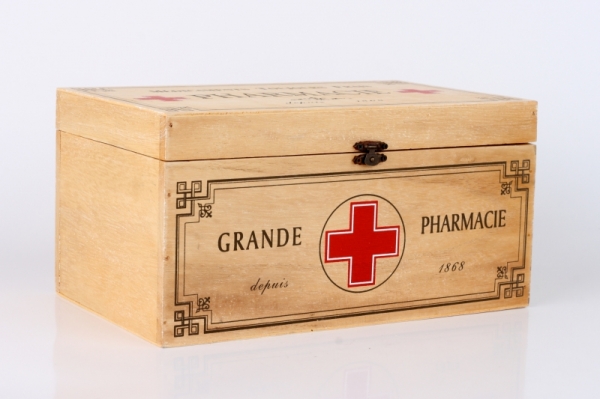 Drevená lekárnička Pharmacie 29x18x14,5cm
