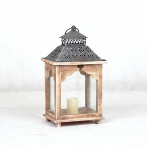 Drevená lucerna malá 18x23,5x46cm