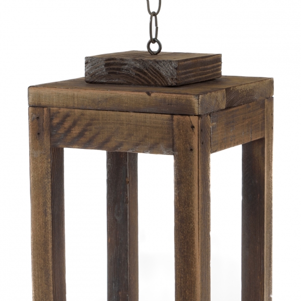 Drevený lampáš pod pergolu