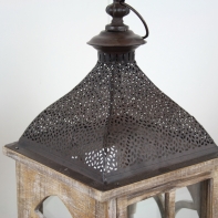 Drevená lucerna s kovovou strieškou 58cm