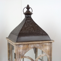 Drevená lucerna s kovovou strieškou veľká 