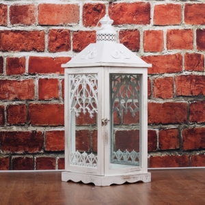 Drevená lucerna s ornamentami 24x24x57cm